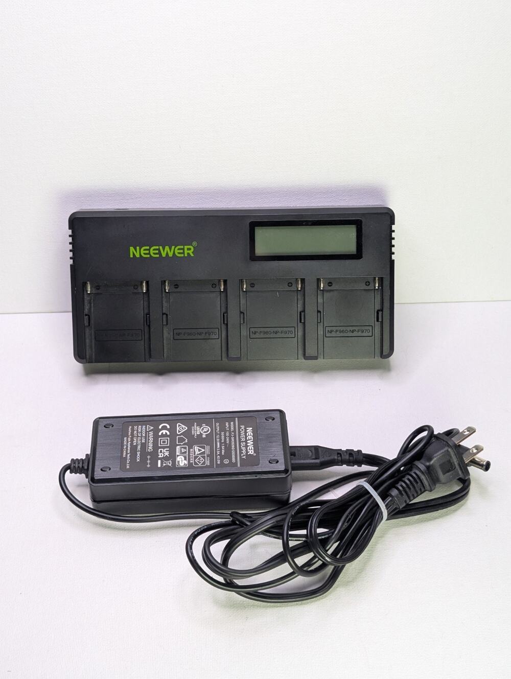 NEEWER DF-F750 4 Slot Battery ChargerNP-F960 NP-F970 LCD With Adapter Power...